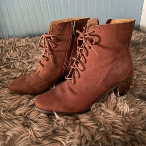 Lucky Brand Persee Lace-Up Bootie in Brown (Rust) size 9
